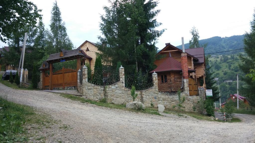 Kraevyd Hotel Yaremche Bagian luar foto