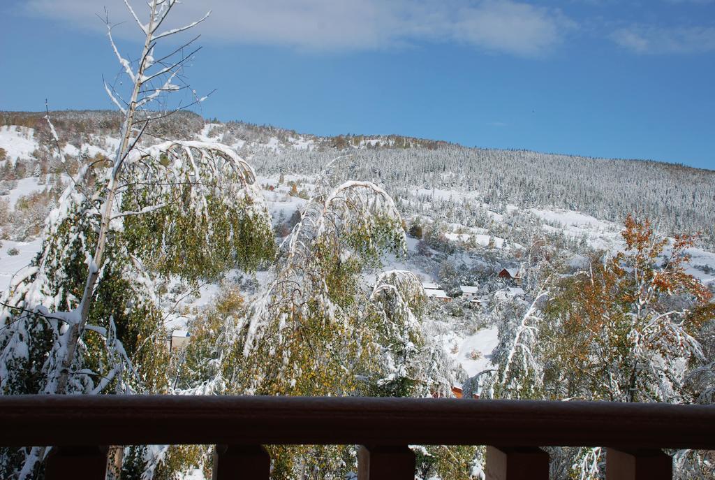 Kraevyd Hotel Yaremche Bagian luar foto